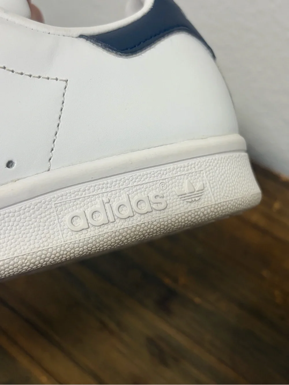 Adidas Stan Smith White & Navy Blue Unisex Tennis Shoes Sneakers - Size 7